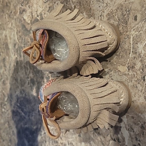 Minnetonka Leather Moccasin Boots For Girls Size 8 - Picture 5 of 5